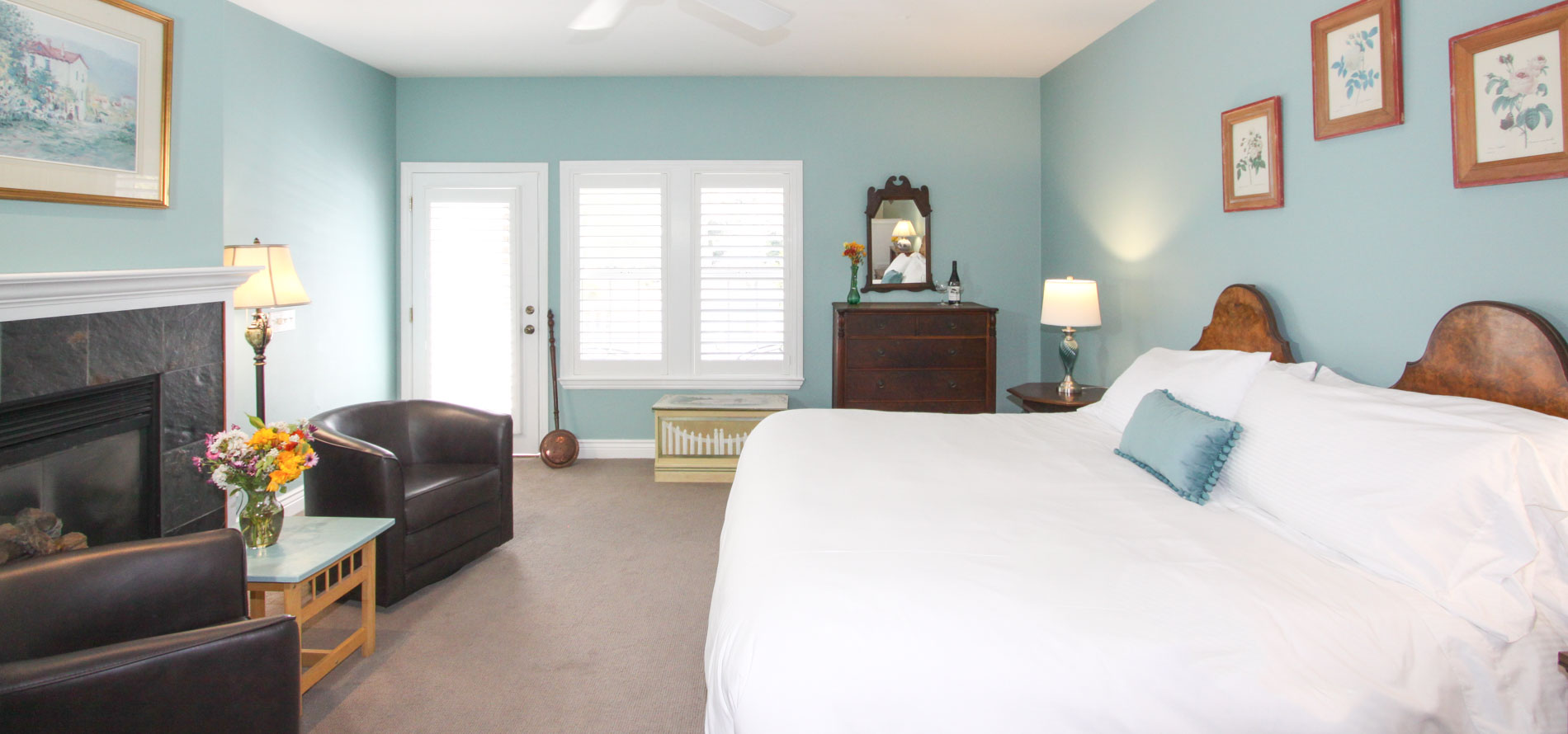 heritage room with bed, fireplace, chairs and spa tub